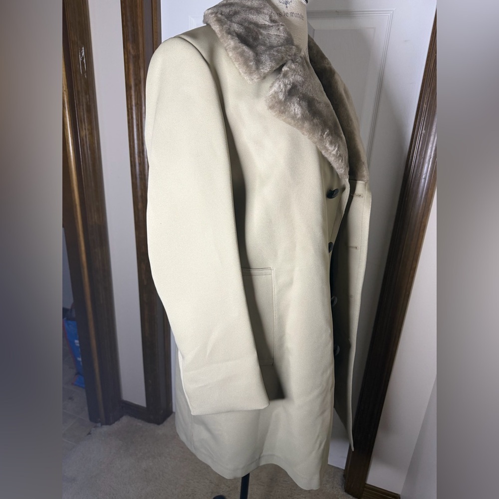 London Fog Cream Trench Coat with Faux Fur Collar - Picture 5 of 7